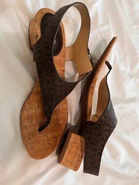Michael Kors t-strap flat sandal size 9 with MK logo pattern brown black